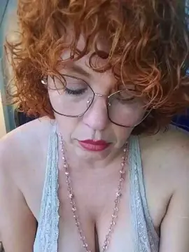 Roxybykiss  live sex cam
