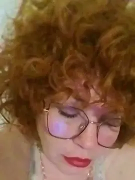 Roxybykiss  live sex cam