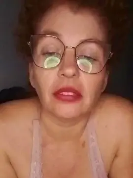 Roxybykiss  live sex cam
