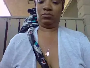 Queen_Beeeze  live sex cam