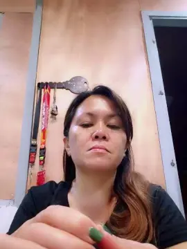 Queenbee82  live sex cam