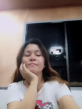 Queenbee82  live sex cam