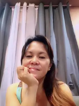 Queenbee82  live sex cam