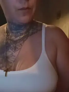 Lyana34  live sex cam