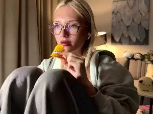 MariluGucwa  live sex cam
