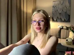 MariluGucwa  live sex cam