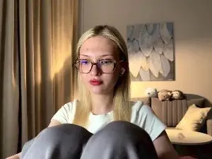 MariluGucwa  live sex cam