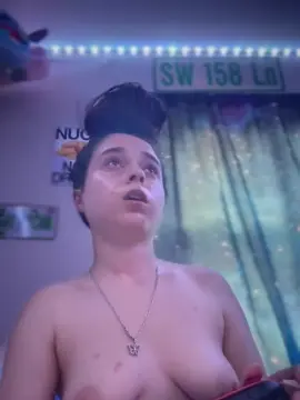 Bxbygirlynn  live sex cam
