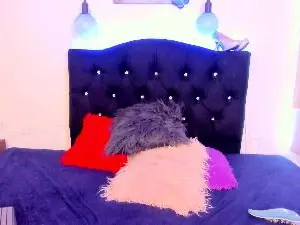 Katyy_b  live sex cam