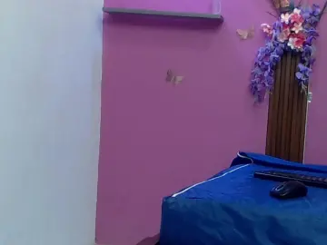 Skinnybarbie022  live sex cam