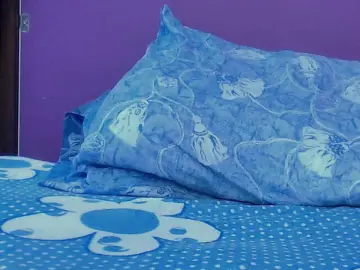 Skinnybarbie022  live sex cam