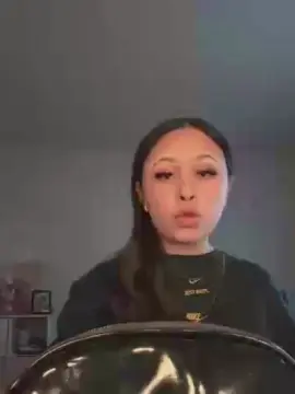 Versacekissesxo  live sex cam