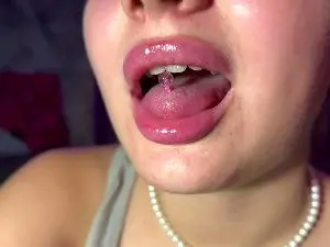 LouLindy  live sex cam