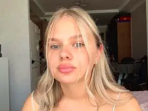 LouLindy  live sex cam