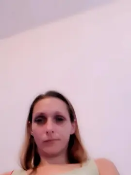 April_Shy  live sex cam