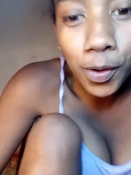 Melanie33  live sex cam