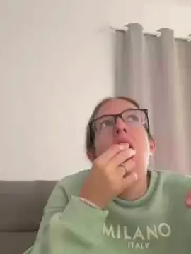 Nayra  live sex cam