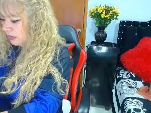 URSULAWHITE69  live sex cam