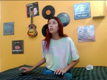 Skinnyverus18  live sex cam