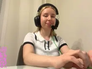 LayneKinley  live sex cam