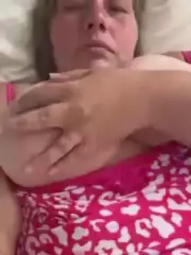 Redneckquen  live sex cam