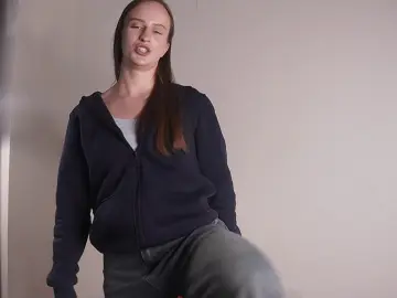 ValdaJulen  live sex cam