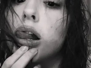 LoriannMeinert  live sex cam