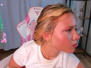 ShainaTrump  live sex cam