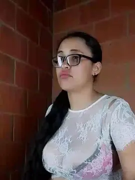 Aisha_koswell33  live sex cam