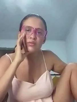 Aisha_koswell33  live sex cam