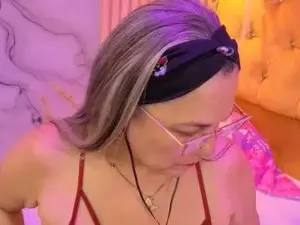 Sussyperez  live sex cam