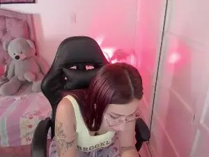 Laura_hoot20  live sex cam
