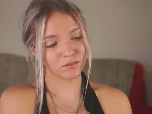 MauraMeiste  live sex cam