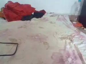 Lari_s  live sex cam