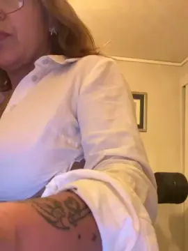 Charlottemilf4  live sex cam