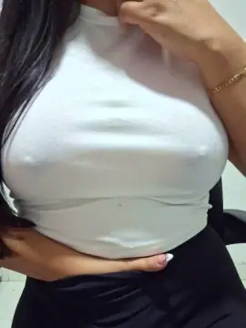 Isabella323  live sex cam