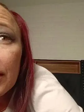 Nikkibea33  live sex cam