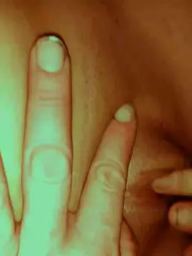 Naqui28  live sex cam