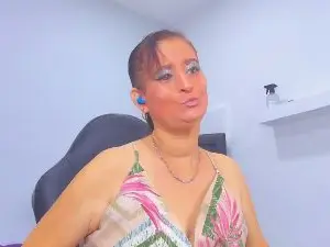 Haddesquirt  live sex cam