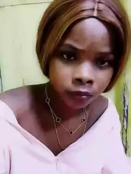 Waren22  live sex cam