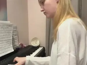 WhitneyKuch  live sex cam