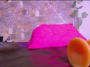 Miadangerhot  live sex cam