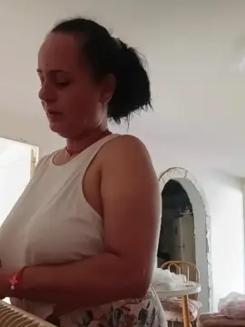 Eunice73  live sex cam