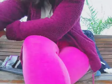 French_Claire25  live sex cam