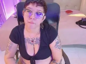 Chloe_rosse_  live sex cam