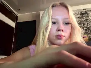 LeeanneFerniza  live sex cam
