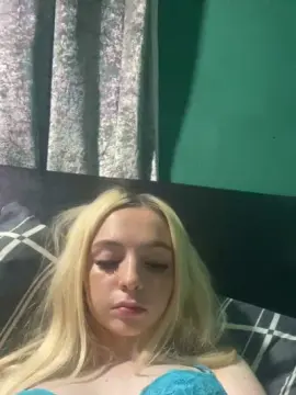 Glowingriah  live sex cam