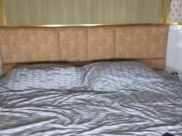 Hot_ass_18  live sex cam