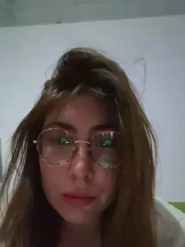 Esmeraldauncut  live sex cam