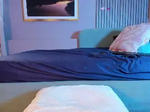 Brianaa_Glow  live sex cam